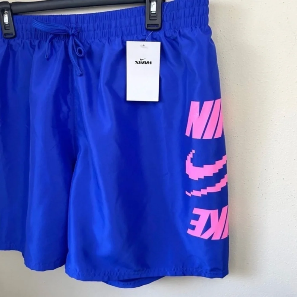 Nike men volley